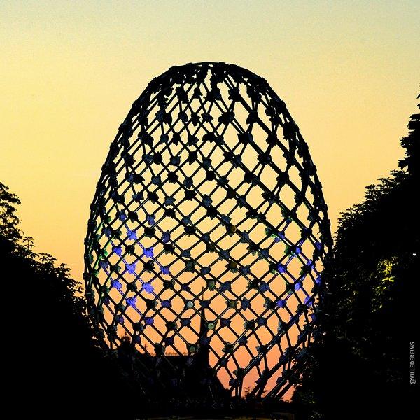 Luchrone, l'oeuf de Reims sous le soleil couchant
