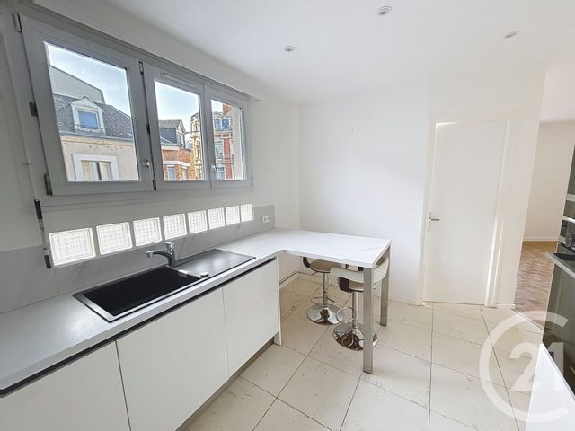 Appartement T5 à louer - 4 pièces - 106.0 m2 - REIMS - 51 - CHAMPAGNE-ARDENNE - Century 21 Martinot Immobilier