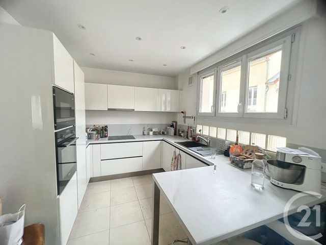 Appartement T5 à louer - 4 pièces - 106.0 m2 - REIMS - 51 - CHAMPAGNE-ARDENNE - Century 21 Martinot Immobilier