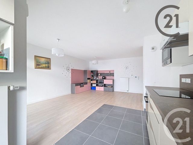 Appartement T3 à vendre - 3 pièces - 66.68 m2 - REIMS - 51 - CHAMPAGNE-ARDENNE - Century 21 Martinot Immobilier