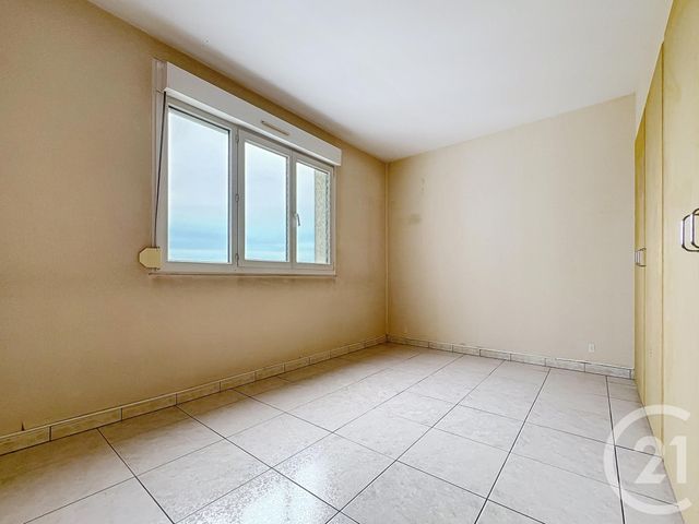 Appartement T4 à vendre - 4 pièces - 76.48 m2 - REIMS - 51 - CHAMPAGNE-ARDENNE - Century 21 Martinot Immobilier