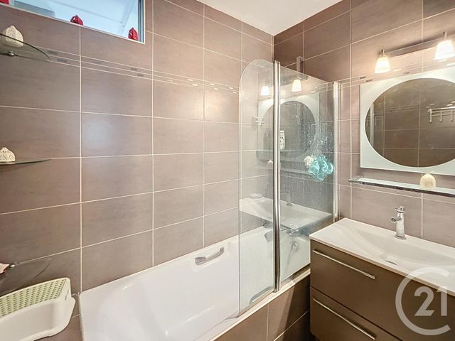 Afficher la photo en grand Appartement T3 à louer - 3 pièces - 71.0 m2 - REIMS - 51 - CHAMPAGNE-ARDENNE - Century 21 Martinot Immobilier