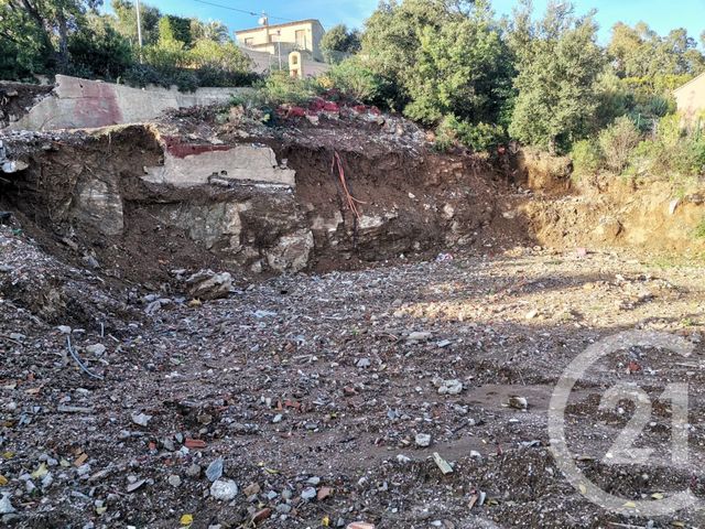 Afficher la photo en grand terrain à vendre - 1913.0 m2 - ROQUEBRUNE SUR ARGENS - 83 - PROVENCE-ALPES-COTE-D-AZUR - Century 21 Martinot Immobilier