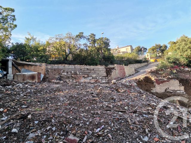 Afficher la photo en grand terrain à vendre - 1913.0 m2 - ROQUEBRUNE SUR ARGENS - 83 - PROVENCE-ALPES-COTE-D-AZUR - Century 21 Martinot Immobilier