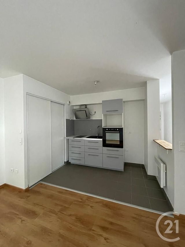 Appartement Studio à louer - 1 pièce - 34.0 m2 - REIMS - 51 - CHAMPAGNE-ARDENNE - Century 21 Martinot Immobilier