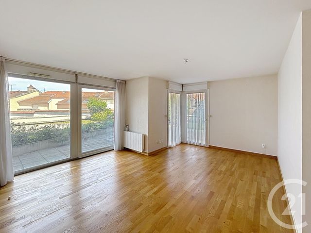Appartement T3 à louer - 3 pièces - 68.03 m2 - REIMS - 51 - CHAMPAGNE-ARDENNE - Century 21 Martinot Immobilier