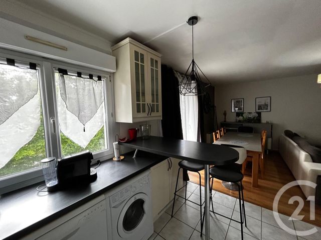 Afficher la photo en grand Appartement F3 à louer - 3 pièces - 59.65 m2 - REIMS - 51 - CHAMPAGNE-ARDENNE - Century 21 Martinot Immobilier