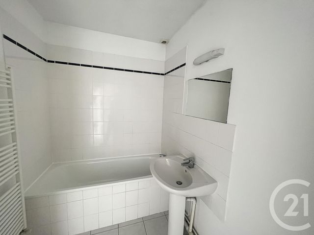 Appartement F3 à louer - 3 pièces - 77.83 m2 - BETHENY - 51 - CHAMPAGNE-ARDENNE - Century 21 Martinot Immobilier