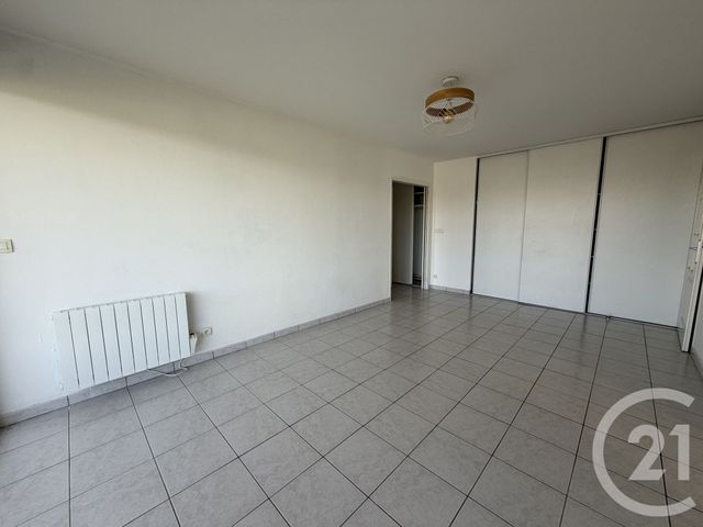 Appartement F2 à louer - 2 pièces - 59.52 m2 - REIMS - 51 - CHAMPAGNE-ARDENNE - Century 21 Martinot Immobilier
