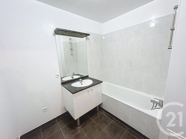 Afficher la photo en grand Appartement T3 à louer - 3 pièces - 62.9 m2 - REIMS - 51 - CHAMPAGNE-ARDENNE - Century 21 Martinot Immobilier