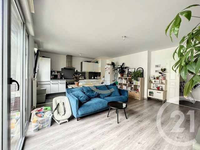Appartement T3 à louer - 3 pièces - 66.56 m2 - REIMS - 51 - CHAMPAGNE-ARDENNE - Century 21 Martinot Immobilier