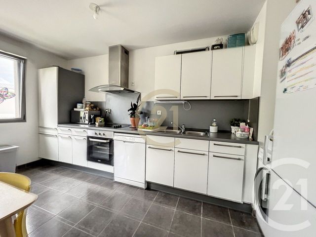 Appartement T3 à louer - 3 pièces - 66.56 m2 - REIMS - 51 - CHAMPAGNE-ARDENNE - Century 21 Martinot Immobilier