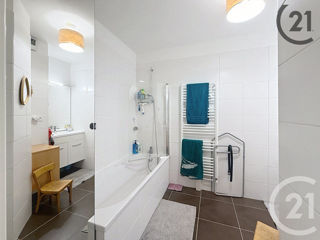 Appartement T3 à louer - 3 pièces - 74.0 m2 - REIMS - 51 - CHAMPAGNE-ARDENNE - Century 21 Martinot Immobilier