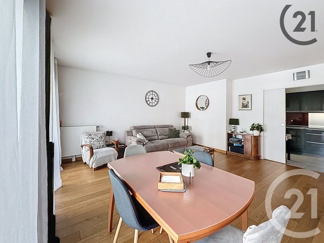 Appartement T3 à louer - 3 pièces - 74.0 m2 - REIMS - 51 - CHAMPAGNE-ARDENNE - Century 21 Martinot Immobilier