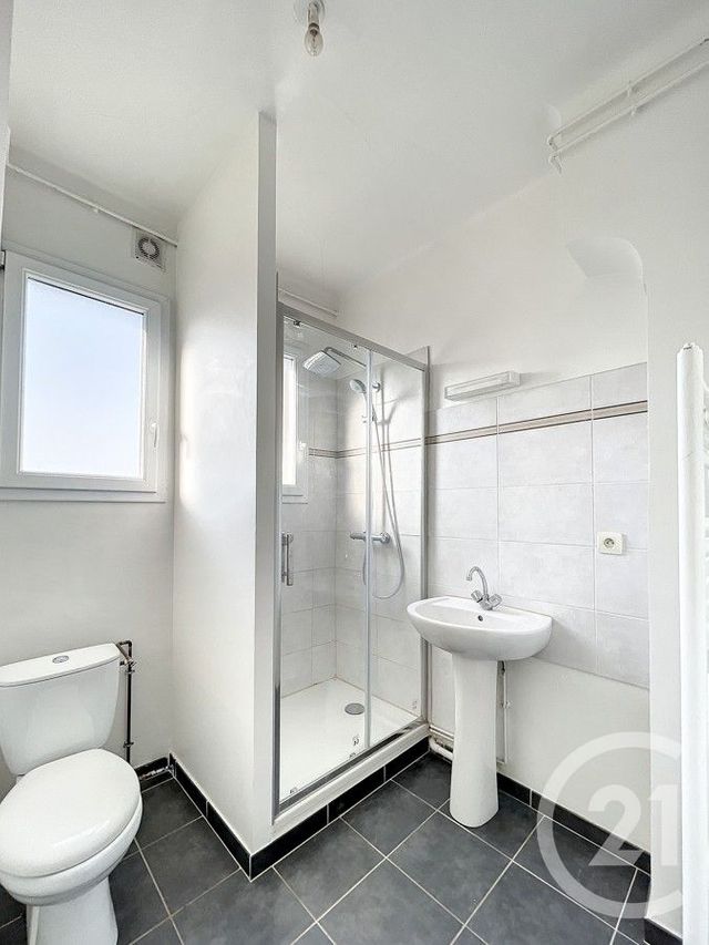 Appartement T3 à louer - 3 pièces - 57.4 m2 - REIMS - 51 - CHAMPAGNE-ARDENNE - Century 21 Martinot Immobilier