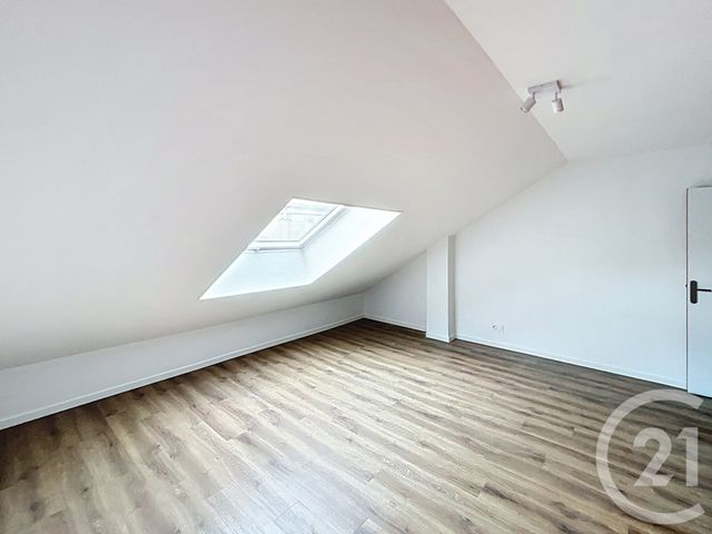 Appartement T4 à louer - 4 pièces - 81.13 m2 - REIMS - 51 - CHAMPAGNE-ARDENNE - Century 21 Martinot Immobilier