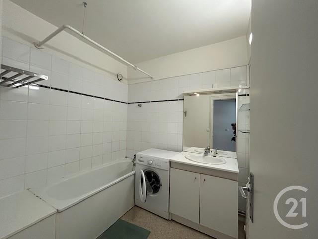 Appartement T4 à louer - 3 pièces - 74.0 m2 - REIMS - 51 - CHAMPAGNE-ARDENNE - Century 21 Martinot Immobilier
