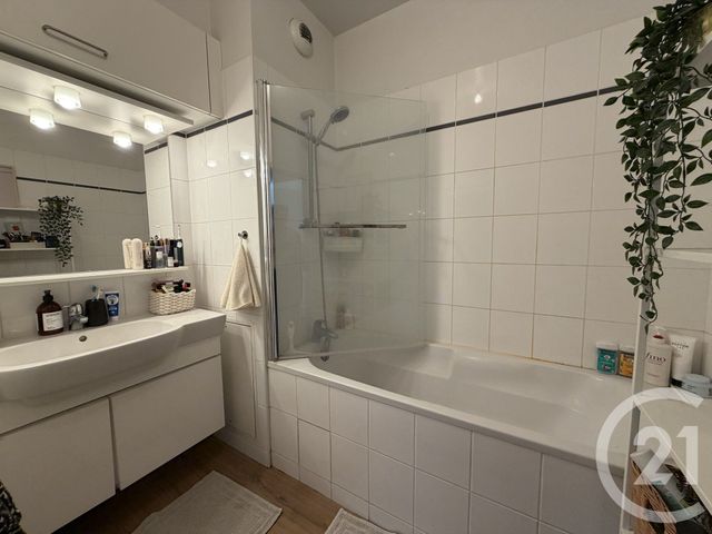 Appartement F3 à louer - 3 pièces - 77.0 m2 - REIMS - 51 - CHAMPAGNE-ARDENNE - Century 21 Martinot Immobilier
