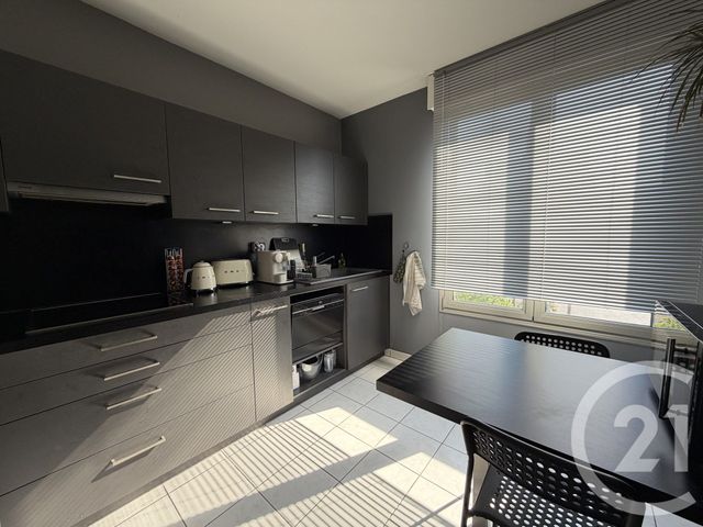 Appartement F3 à louer - 3 pièces - 77.0 m2 - REIMS - 51 - CHAMPAGNE-ARDENNE - Century 21 Martinot Immobilier