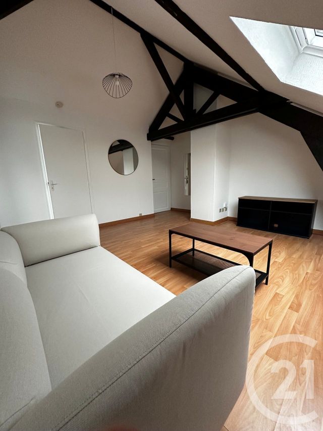 Appartement T1 à louer - 2 pièces - 28.0 m2 - REIMS - 51 - CHAMPAGNE-ARDENNE - Century 21 Martinot Immobilier