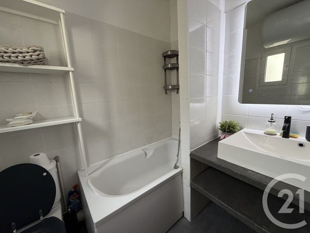 Appartement F3 à louer - 3 pièces - 64.0 m2 - REIMS - 51 - CHAMPAGNE-ARDENNE - Century 21 Martinot Immobilier