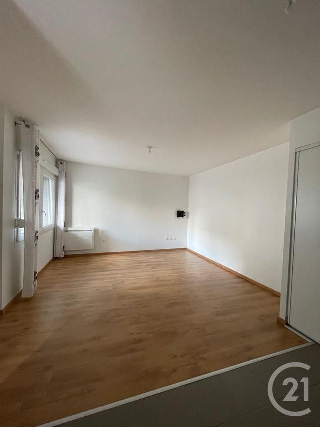 Appartement Studio à louer - 1 pièce - 34.0 m2 - REIMS - 51 - CHAMPAGNE-ARDENNE - Century 21 Martinot Immobilier