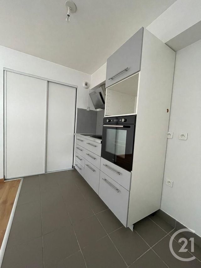 Appartement Studio à louer - 1 pièce - 34.0 m2 - REIMS - 51 - CHAMPAGNE-ARDENNE - Century 21 Martinot Immobilier