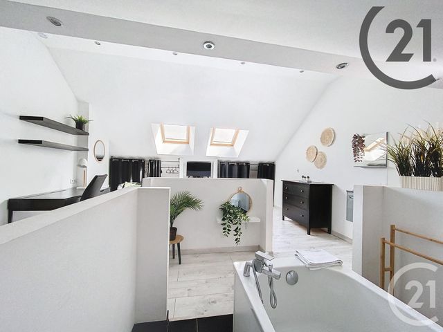 Appartement F4 à louer - 3 pièces - 79.68 m2 - REIMS - 51 - CHAMPAGNE-ARDENNE - Century 21 Martinot Immobilier