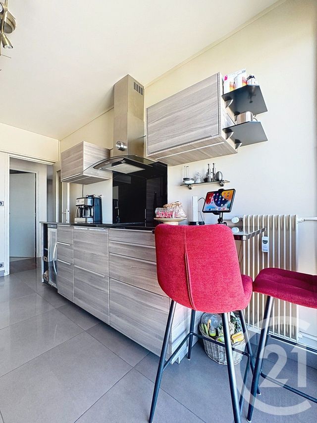 Appartement T4 à vendre - 4 pièces - 79.64 m2 - REIMS - 51 - CHAMPAGNE-ARDENNE - Century 21 Martinot Immobilier