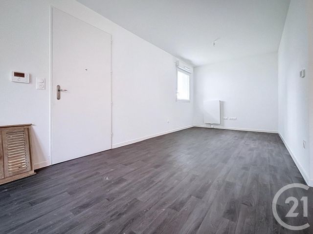 Appartement Duplex à louer - 3 pièces - 71.5 m2 - REIMS - 51 - CHAMPAGNE-ARDENNE - Century 21 Martinot Immobilier