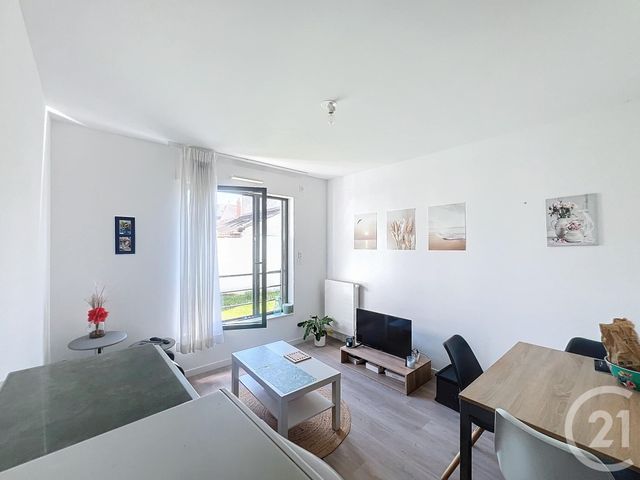 Appartement T2 à louer - 2 pièces - 38.19 m2 - REIMS - 51 - CHAMPAGNE-ARDENNE - Century 21 Martinot Immobilier