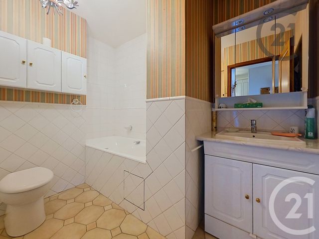 Appartement F5 à vendre - 5 pièces - 113.85 m2 - REIMS - 51 - CHAMPAGNE-ARDENNE - Century 21 Martinot Immobilier