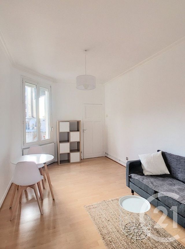 Appartement T2 à louer - 2 pièces - 35.8 m2 - REIMS - 51 - CHAMPAGNE-ARDENNE - Century 21 Martinot Immobilier