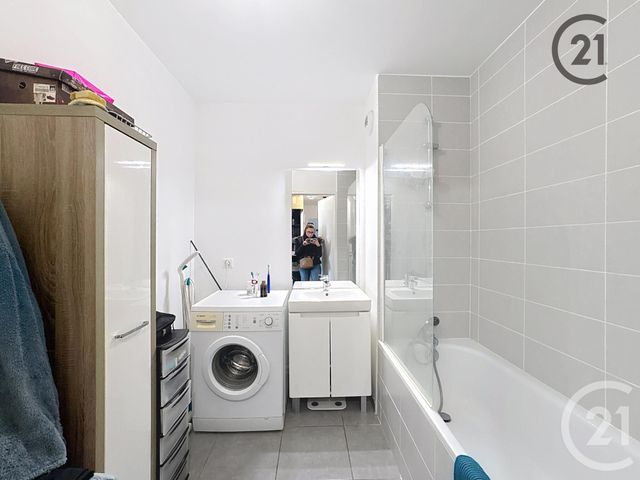 Appartement T3 à louer - 3 pièces - 65.47 m2 - REIMS - 51 - CHAMPAGNE-ARDENNE - Century 21 Martinot Immobilier